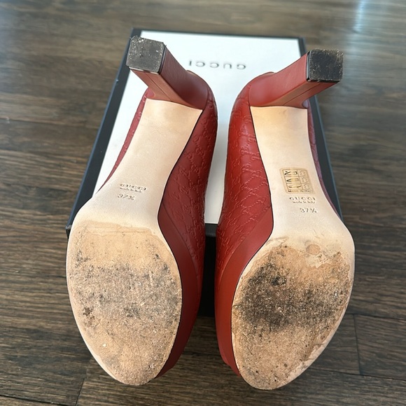 Authentic Gucci heels comes with dust bags in original box. - Picture 4 of 4